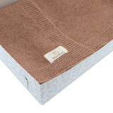 Warme und kuschelige Wickeldecke aus MeriBoo-Merinowolle