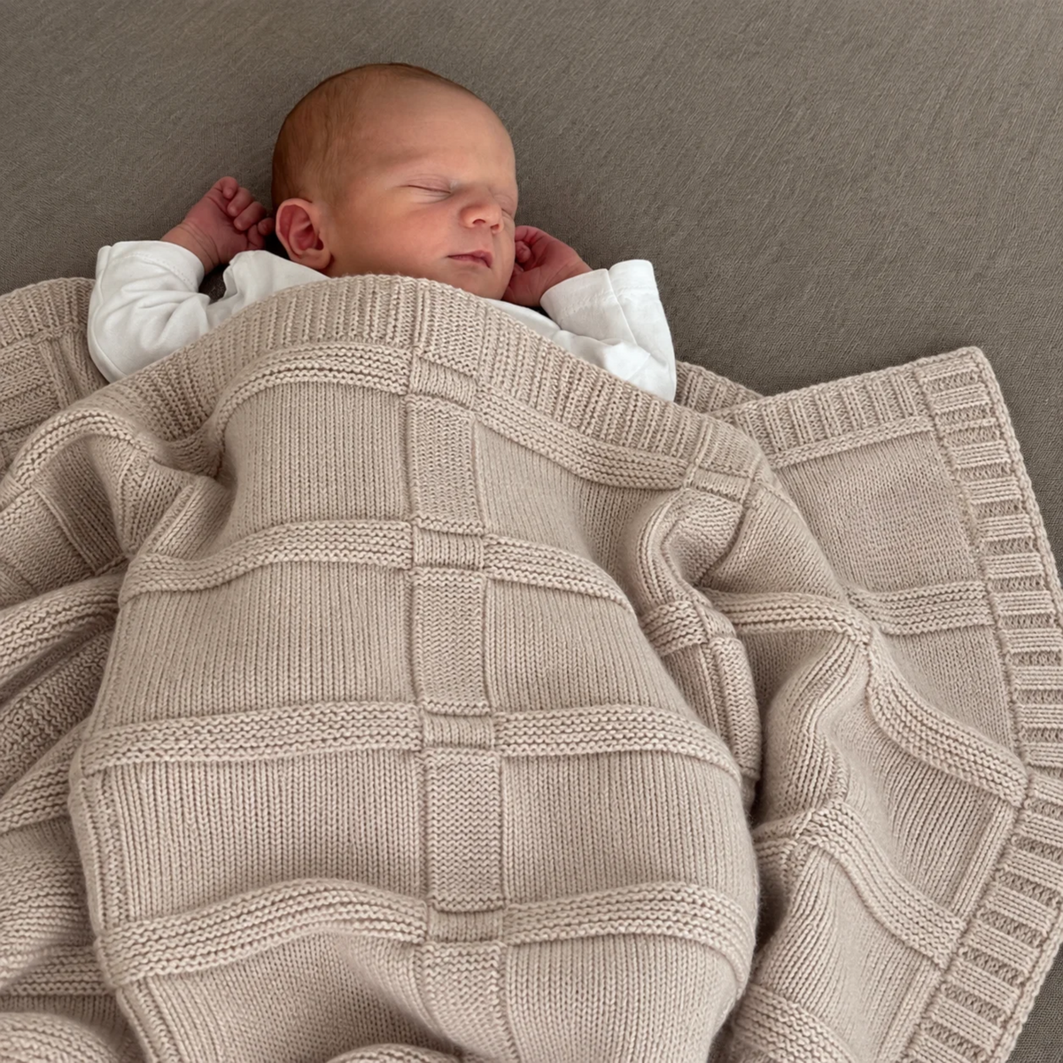 Luxuriöse Babydecke aus 100 % zertifizierter Merinowolle – 100 x 80 cm.