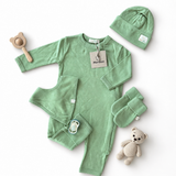 Neugeborenen-Set aus zertifizierter feiner Merinowolle „Newborn Essentials“