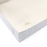 Warme und kuschelige Wickeldecke aus MeriBoo-Merinowolle